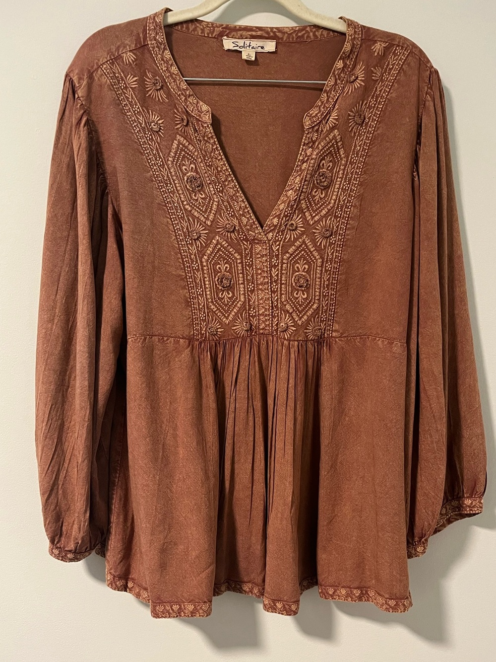 Solitaire Rust Embroidered V-Neck Tunic NWOT